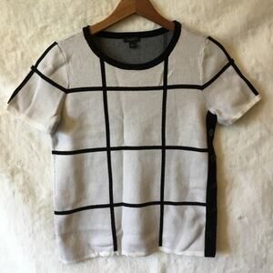 Ann Taylor White with Black Print Short Sleeve Knit Top